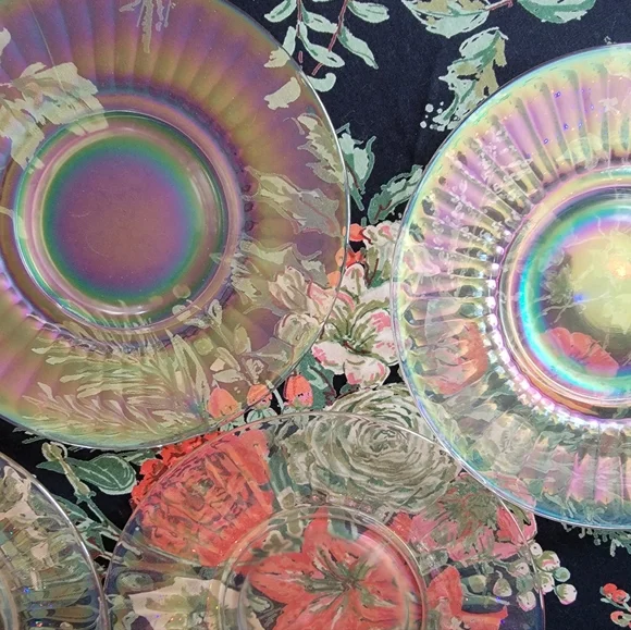 🍑  6 Vintage Iridescent Pressed Glass Salad/Dessert Plates  🍰  EVC - Picture 5 of 13